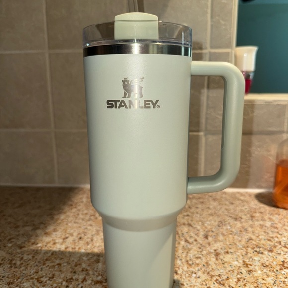 Stanley Mint Green Travel Mug with Handle - Picture 1 of 4